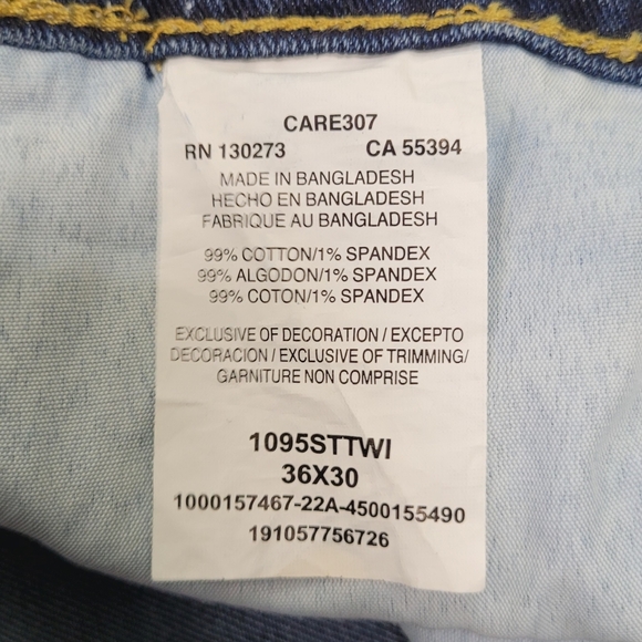Wrangler Straight Fit Jeans - Picture 11 of 11
